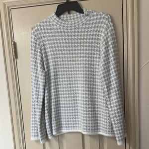 Max Studio Gray houndstooth Sweater